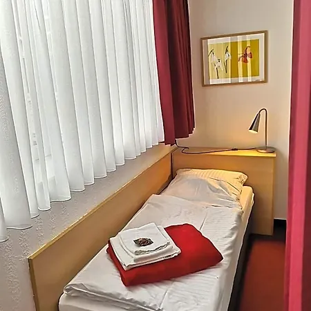 מלון Haus Vom Guten Hirten 3*